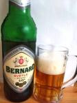 Bernard svetle pivo 10°, ´Svetle pivo 10´ (zakladni ´desitka´ od Bernarda) lahev a sklenice