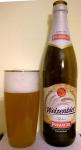 Primator Weizenbier, svetle psenicne svrchne kvasene pivo Primator psenicny - lahev a sklenice