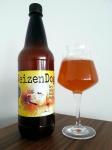 HoppyDog - WeizenDOG, Dry Hopped WeizenBock PET lahev a sklenice