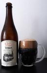 Lobec stout,  lahev a sklenice